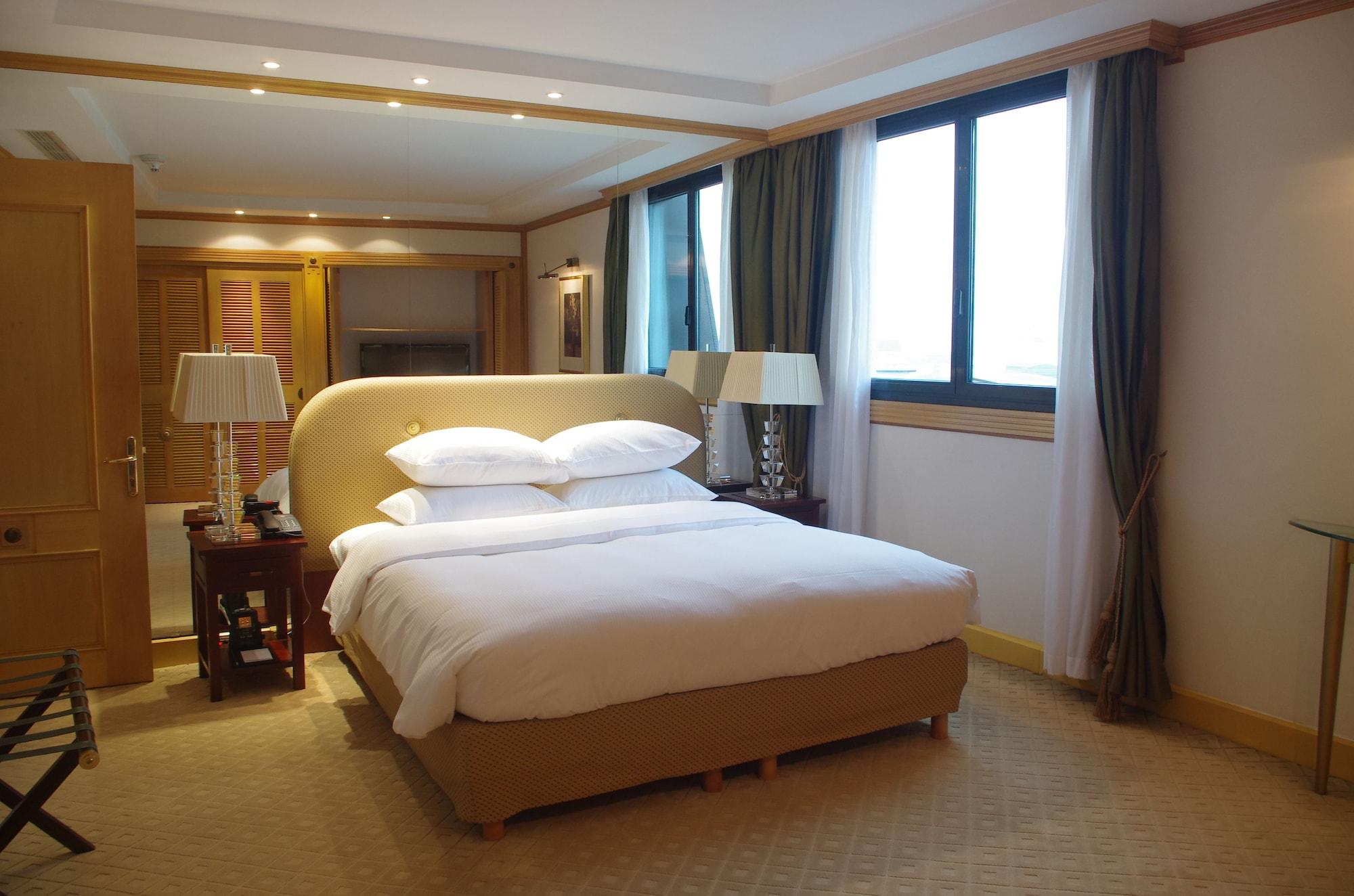 Hilton Hanoi Opera Exterior photo