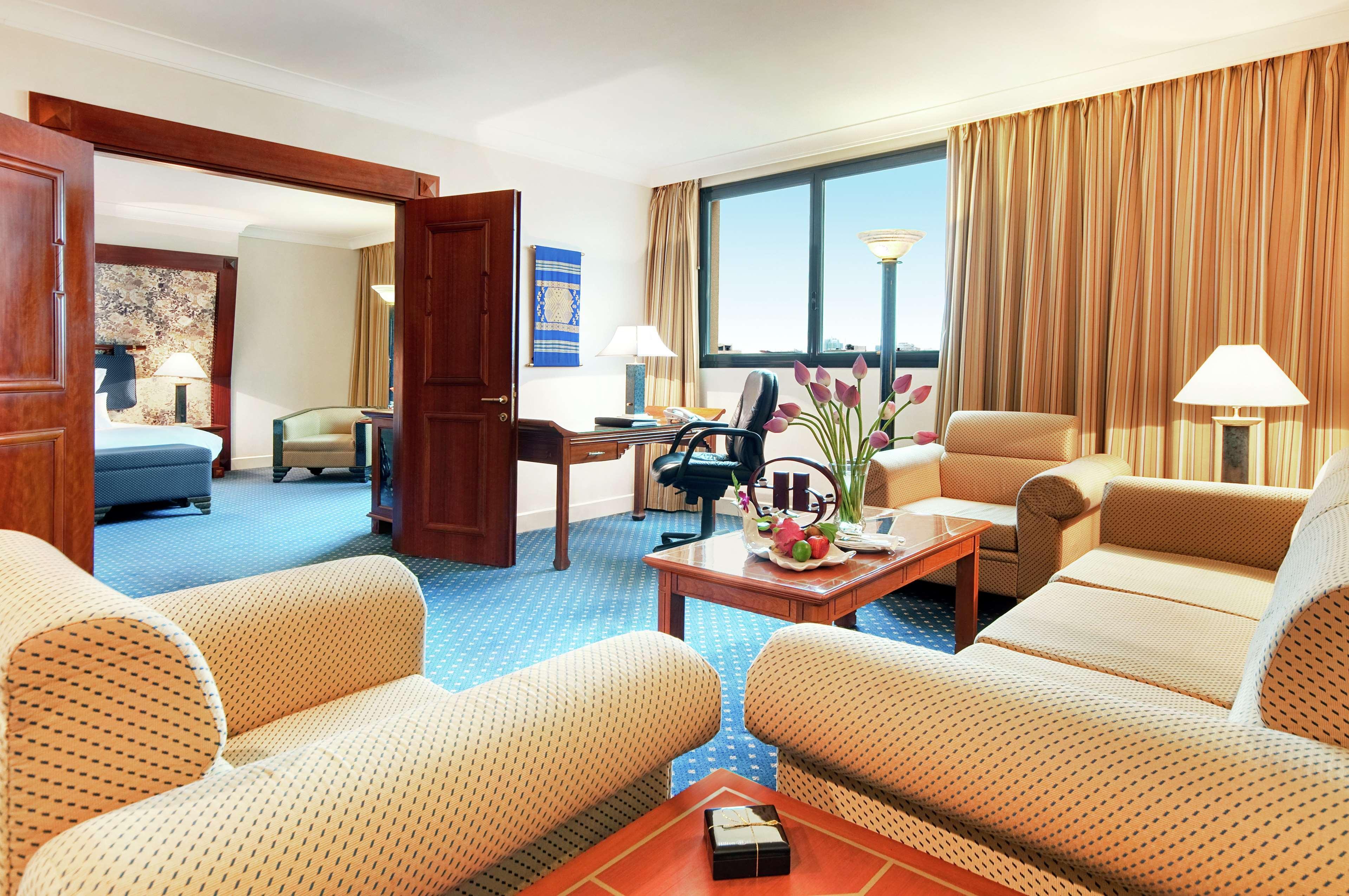 Hilton Hanoi Opera Exterior photo